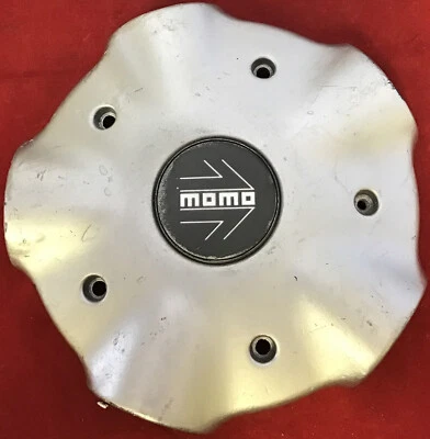 ONE USED MOMO WHEELS CUSTOM SILVER CENTERCAP 10156 - Imagem 1 de 4