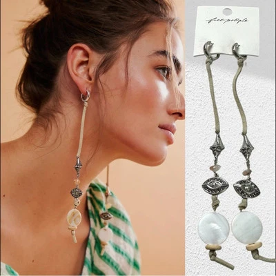 Pendientes colgantes Free People Treasure bronceado neutro bohemio gitano mal de ojo concha Foto 1 de 4