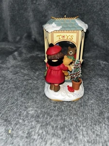 Hallmark 2006 Christmas Window #4 in Series Keepsake Ornament - Picture 1 of 8