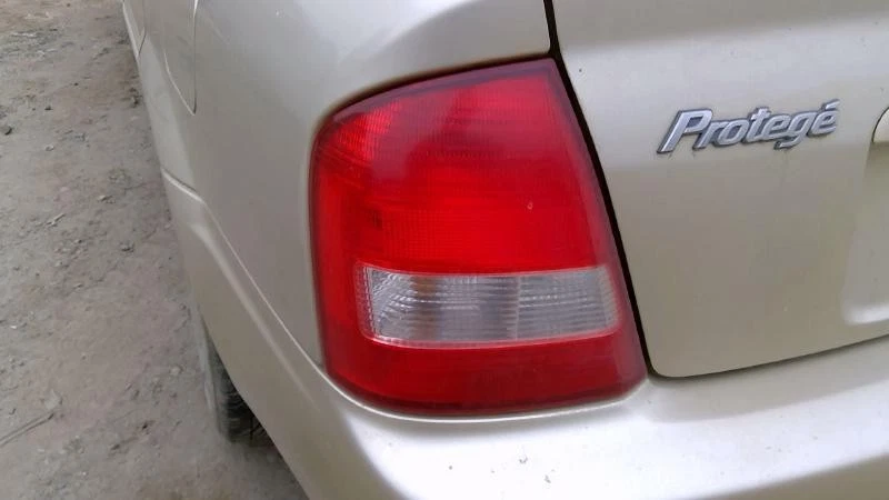 Conjunto de luz trasera izquierda MAZDA PROTEGE 99 00 01 02 03 Foto 1 de 1