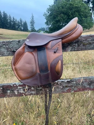 Tracción trasera, sillín inglés usado, asiento de 18 pulgadas, marrón claro Foto 1 de 4