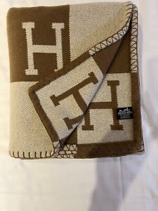 Hermes Avalon III  Cashmere/Wool Throw Blanket Camel/Ecru (brown)