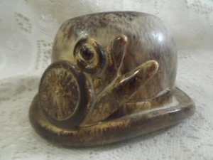 Vntg Caffco Art Keramik Bowlermütze mit antiker Taschenuhr & Zigarren Pflanzgefäß Vase - Bild 1 von 12