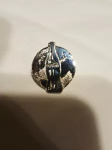 Silvertone COCA COLA Globe World Bottle 1.25" Pinback Lapel Pin (QS1) - Picture 1 of 3