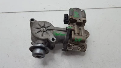 Bomba de combustible de alta presión 2012 13 14 Mercedes Benz C250 sedán Foto 1 de 4