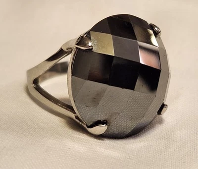 Anillo grueso de hematita facetada de acero inoxidable tono plata Milor talla 10,5 Foto 1 de 4