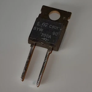 ST Micro - BYW80-200 - Diodo di recupero ultra veloce - TO-220 audio fai da te fascia alta - NUOVO - Foto 1 di 3