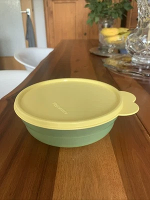 Tupperware Schüssel mit Deckel 600 ml. Apfelgrün/ Gelb ,Rund ,Ø16,5cm. x 5cm.H - Bild 1 von 4
