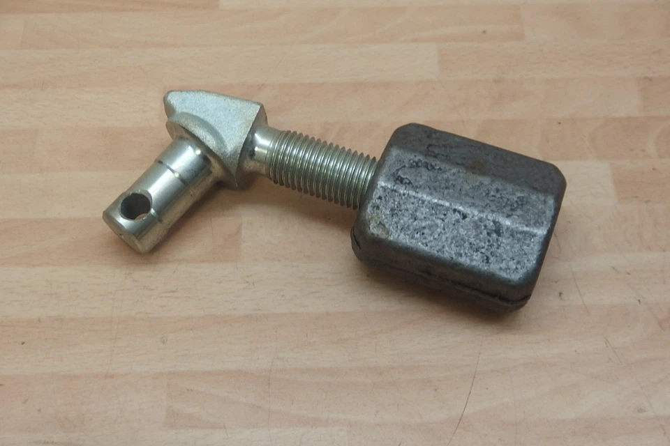 Knieschraube + Mutter Gewinde 22x2,5 Seitenstrebe der Unterlenker Streben Fendt - Bild 1 von 3