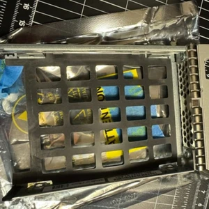 Bandeja de disco duro Cisco 2,5" SFF Caddy para Cisco UCS C220 C240 C460 M2 M3 M4 - Imagen 1 de 2