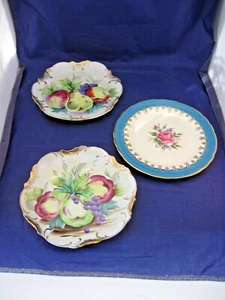 LOTE DE 3 PLATOS SÁNDWICH ANTIGUOS 2 TIENEN FRUTA - JAPÓN Y UNO ES AYNSLEY - FLORAL - Imagen 1 de 8