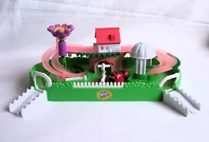 Little Live Pets Ladybird Ladybug and Play Garden - Picture 1 of 5