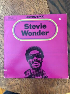 STEVIE WONDER, LOOKING BACK, 3 LPS-tri fold, MOTOWN, M-804LP3, VG++ to EX VINYL Foto 1 de 4