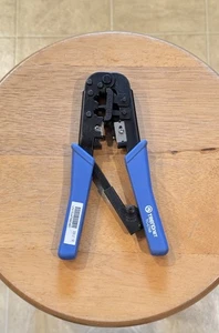 Herramienta de tira de corte de crimpado Trendnet TC-CT68 mango azul - Imagen 1 de 4