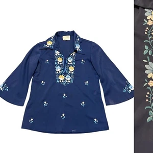 80s Vintage Floral Embroidered Deep V-Neck Butterfly Collar Hippie 70s Style Top - Picture 1 of 12