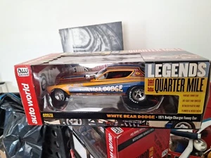 TOM HOOVER WHITE BEAR 1971 DODGE CHARGER 1:18 AUTO WORLD LEGENDS OF QUARTER MILE - Picture 1 of 5