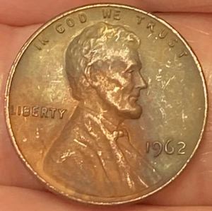 1962-P Lincoln Memorial Penny Beautifully Rainbow Toned Coin #7 - Picture 1 of 10