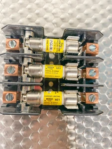 1 PC Buss Fuse Holder BC6033B 3 Phase (270) with 30 amp time delay 600 volt midg - Picture 1 of 2