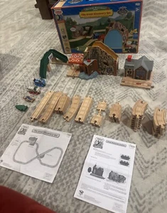Thomas & Friends Ferrovia Parlante in Legno Grande Scoperta Set 35 Pezzi LEGGI - Foto 1 di 10