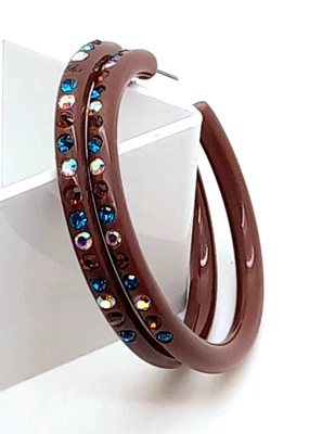 1.75 英寸薄棕色塑料环带多色水钻时尚耳环 — 第 1/4 张图片