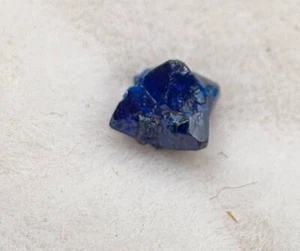 0.40 carat Cumengeite crystal - 4 mm - Amelia mine, Boleo, Mexico - Picture 1 of 11