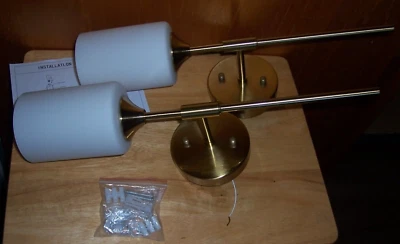 PAR DE LÁMPARAS APLIQUES DE PARED DORADO LATÓN CON CORTINAS DE VIDRIO CILÍNDRICAS BLANCAS Foto 1 de 4