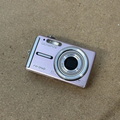 奥林巴斯 FE-340 粉红色数码相机 + 存储卡 - 未测试适用于零件 — 第 1/4 张图片