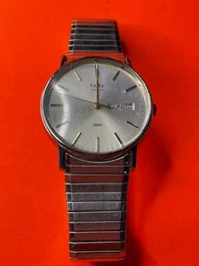 VINTAGE TIMEX LA CELL WRIST WATCH - Picture 1 of 3