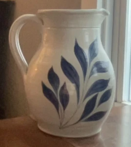 Vintage Williamsbrg Pottery 1994 Crock Pitcher. 1 Gal. Cobolt Blue Leaf Design - Picture 1 of 6