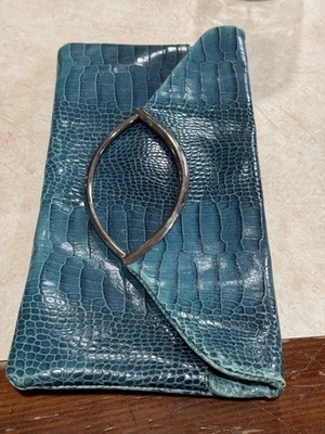 Embreagem Nordstrom azul-petróleo em relevo de crocodilo - Imagem 1 de 4