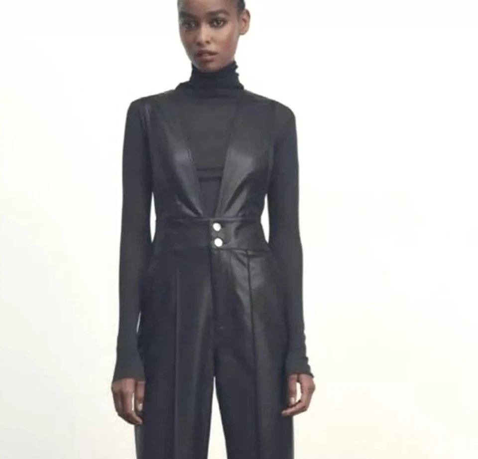 NUEVO CON ETIQUETAS MONO NEGRO IMITACIÓN CUERO FAVORITO DE ZARA BLOGGERS XS agotado Foto 1 de 4