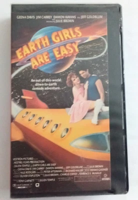 VHS Earth Girls are Easy Jeff Goldblum, Geena Davis, Jim Carrey 1991 - Image 1 of 3