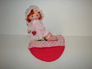 Vintage Strawberry Shortcake Herself Sweet Sleeper Doll & Pet with Custom Bag - Picture 1 of 13