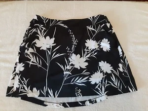 Lady Hagen Cocktail Hour Damen Medium Blumenmuster schwarz 16" Volant Golf Skort NEU - Bild 1 von 5