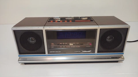 Vintage Soundesign AM FM Stereo Clock Radio # 3797 - Radio works, Clock Doesn't Cover