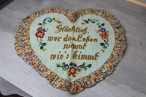 Herzform Überwurf Kissenbezug bestickt Handarbeit Rüschen deutsche Wohndeko - Bild 1 von 10