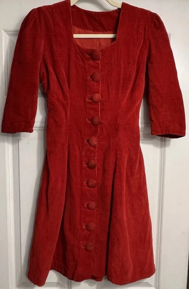 Vestido Vintage Años 70 80 Rojo Pana Botón Completo Talla Pequeña Manga 3/4 Acampanado Parte Inferior Foto 1 de 4