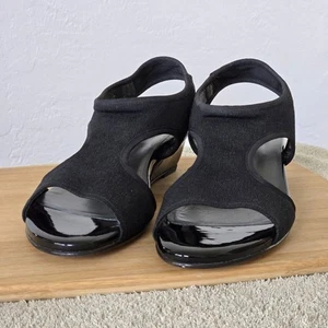 STUART WEITZMAN Nugiver Wms Low-Wedge Stretch Sandal Sz 8 Leather-Outsole SPAIN - Picture 1 of 14