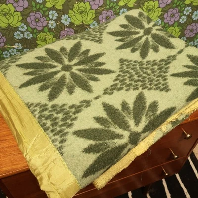 Green Retro Floral Flower Pattern 70's heavy Blanket Bedspread - Image 1 of 4