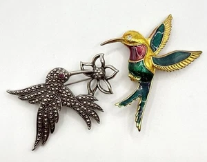 Set Of 2 Vintage Hummingbirds Brooches Pins Enamel Colorful & Avon Silver Tone - Picture 1 of 10