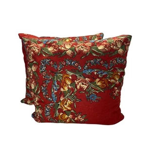 Juego de 2 fundas de almohada Pier One rojas florales rellenas de plumón 24x24 - Imagen 1 de 8