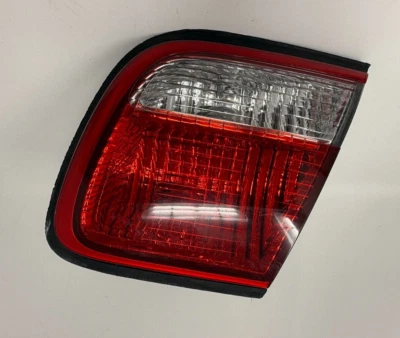 1999 2000 Mazda Millenia Passenger Right Tail Light LID Mount — 第 1/4 张图片