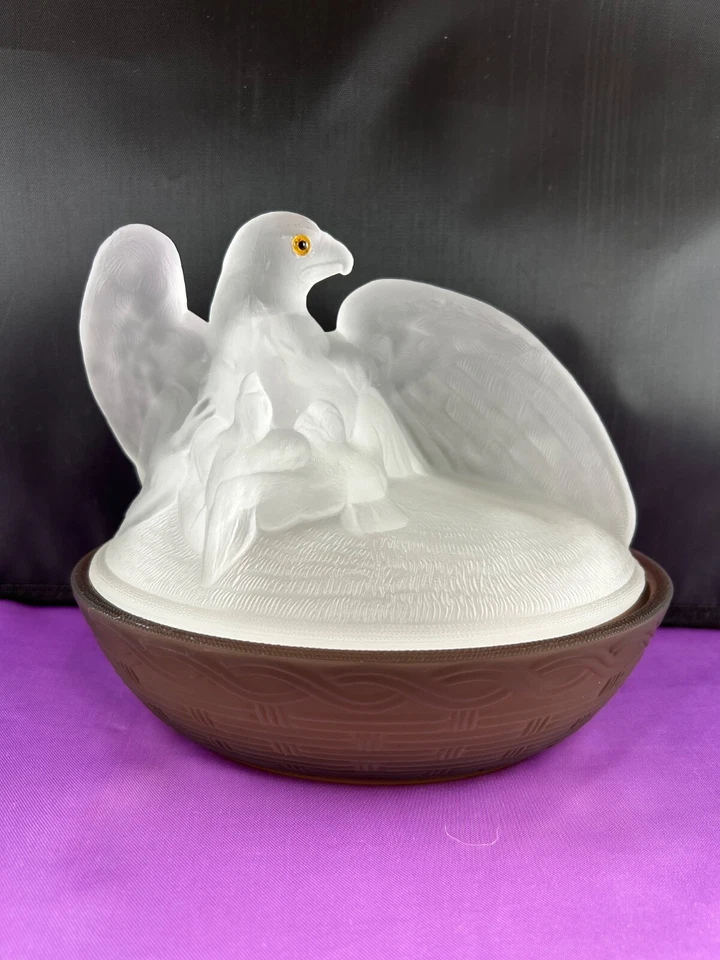 DE COLECCIÓN WESTMORELAND CRISTAL NIEBLA MADRE ÁGUILA EN NIDO CON BASE DE NIEBLA MARRÓN Foto 1 de 4