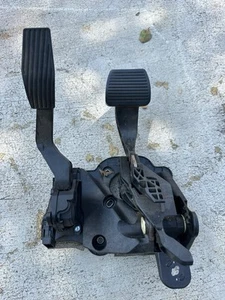 2015-2022 Ram Promaster City Brake & Gas Accelerator Pedal &Bracket Assembly OEM - Picture 1 of 6