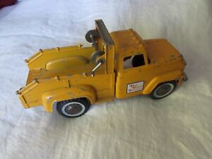 VTG yellow die cast toy Tiny Town Towing wrecker TRUCK Hubley #800 orig paint
