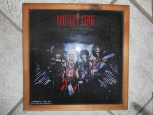 Motley Crue Carnival Prize bemalter Glasspiegel Co. selten 12x12. gerahmt 1985 - Bild 1 von 5
