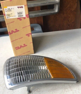 1991-96 Chevrolet Caprice LH Signal Marker Lamp, GM2550146, OER - Image 1 of 4