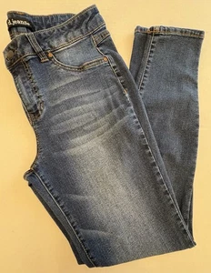 D. Jeans Women’s Size 10 Skinny Straight Leg Blue Jeans RN55356 - Picture 1 of 7
