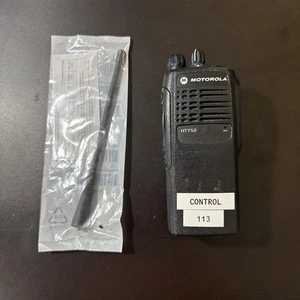 Motorola HT750 UHF 403-470 MHz 16ch 4w Two Way Radio AAH25RDC9AA3AN - Afbeelding 1 van 7