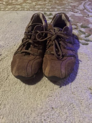 Zapatos deportivos informales con cordones de cuero marrón motociclista Sketchers para mujer 8 Foto 1 de 4